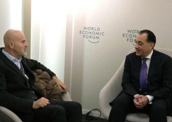 رئيس الوزراء يلتقي الرئيس التنفيذي لشركة “إيني” الإيطالية