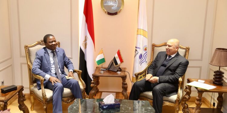 وزير النقل يبحث مع سفير جمهورية كوت ديفوار بالقاهرة تحقيق انطلاقة كبيرة للتعاون المشترك