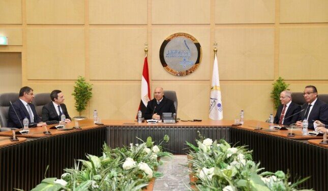 وزير الصناعة والنقل يشهد توقيع عقد مشروع الميناء الجاف والمنطقة اللوجستية بمدينة العاشر من رمضان