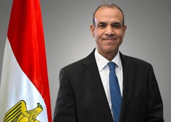 وزير الخارجية يبحث مع قيادات الوزارة تسريع الخدمات القنصلية والتحول الرقمي