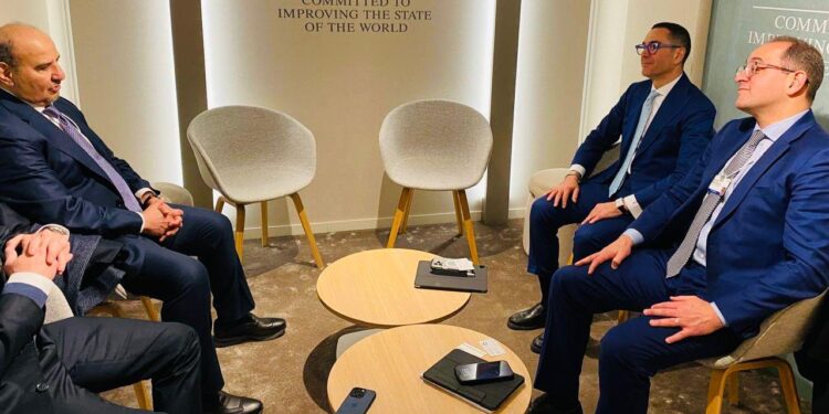 وزير الاستثمار يلتقي نائب وزير الصناعة السعودي والمدير غير التنفيذي لشركة معادن