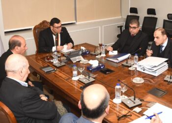 وزير الإسكان يعقد اجتماعاً مع شركات المقاولات العاملة ومسئولي مشروع تطوير موقع التجلى الأعظم