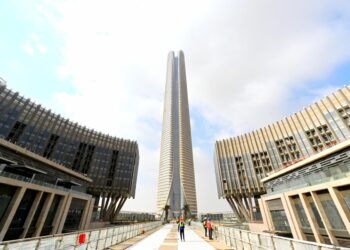 وزير الإسكان يتفقد منطقة الأعمال المركزية بالعاصمة الإدارية الجديدة