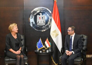 وزير الاستثمار يبحث مع سفيرة الاتحاد الأوروبي بالقاهرة سبل تعزيز التعاون التجاري والاستثماري بين الجانبين