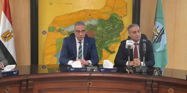 رئيس جهاز حماية المستهلك ومحافظ الفيوم  بحثا مع الغرفة التجارية بالمحافظة إتاحة السلع بالأسواق