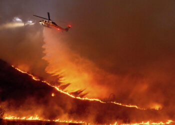 ارتفاع عدد ضحايا الحرائق في لوس أنجلوس بالولايات المتحدة إلى 16 قتيلًا