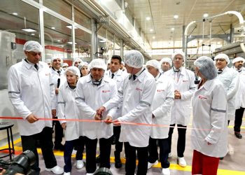 وزير الصناعة والنقل يشهد فعاليات افتتاح خط إنتاج جديد بمصنع شركة كوكاكولا بمدينة السادات