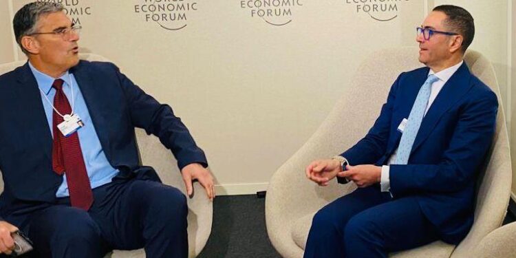 وزير الاستثمار يلتقي نائب رئيس مجلس إدارة شركة أجيليتي العاملة في مجال تقديم الخدمات اللوجستية