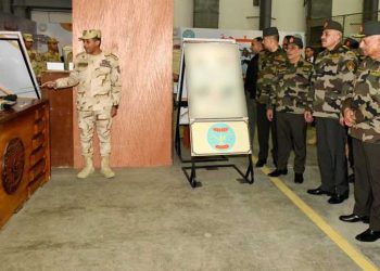 وزير الدفاع يتفقد أحدث منظومات التأمين الفنى والإصلاح بالورش الرئيسية للأسلحة