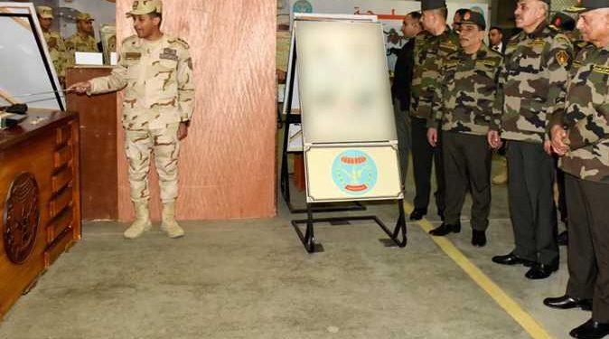 وزير الدفاع يتفقد أحدث منظومات التأمين الفنى والإصلاح بالورش الرئيسية للأسلحة