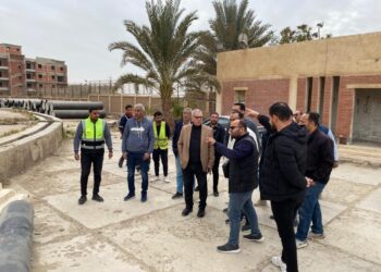 مسئولو”الإسكان” يتفقدون مشروعات المرافق ومحطات رفع مياه الشرب ومعالجة الصرف الصحي بمدينة ١٥ مايو