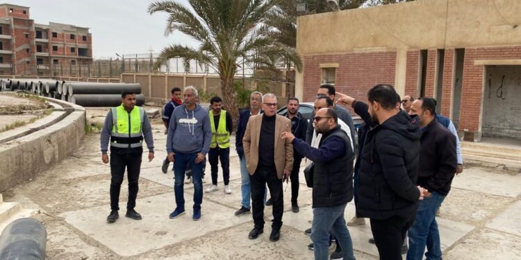 مسئولو”الإسكان” يتفقدون مشروعات المرافق ومحطات رفع مياه الشرب ومعالجة الصرف الصحي بمدينة ١٥ مايو