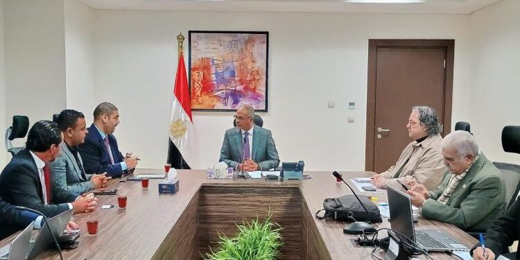 نائب وزير الإسكان يلتقي مسئولي أحد التحالفات العالمية المهتمة بصناعة مواتير وطلمبات المياه