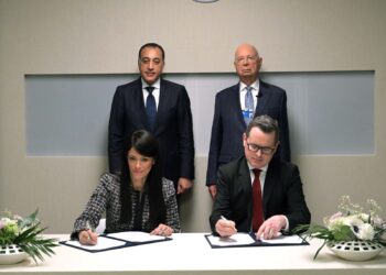 وزيرة التعاون الدولي توقّع مع المنتدى الاقتصادي العالمي خطاب نوايا لإطلاق «محفز النموالاقتصادي والتنمية»