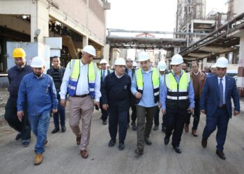 وزير قطاع الأعمال يتفقد مصانع “الدلتا للأسمدة” بطلخا ويبحث خطة إصلاح عاجلة لإعادة إحياء وتشغيل الشركة