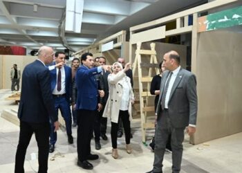 وزير الشباب والرياضة يتفقد استعدادات إقامة معرض “بيزنس يا شباب”