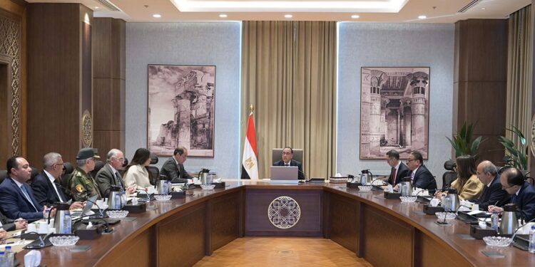 رئيس الوزراء يُتابع إجراءات طرح شركتي “صافي” و”وطنية” التابعتين للقوات المُسلحة ضمن برنامج الطروحات الحكومية