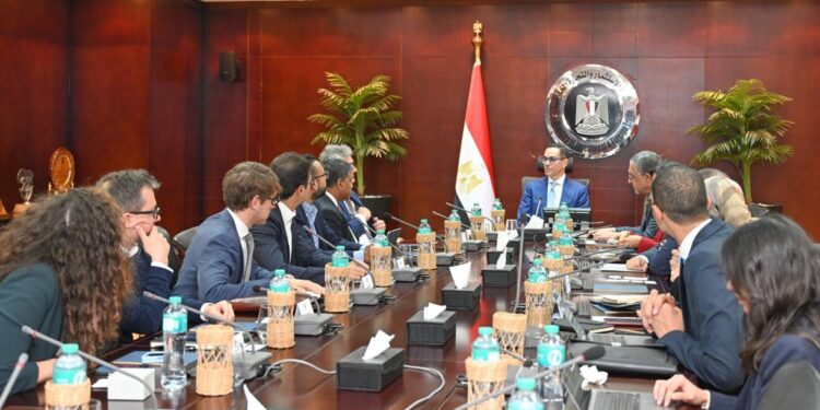 وزير الاستثمار  يلتقي وفد مجموعة جولدمان ساكس جيفز لمناقشة فرص الشراكات الاستراتيجية والإصلاحات الاقتصادية