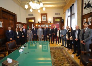 بنك مصر يوقع عقد مع جهاز تنمية المشروعات المتوسطة والصغيرة ومتناهية الصغر بقيمة 300 مليون جنيه