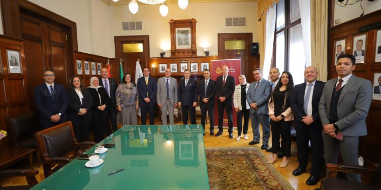 بنك مصر يوقع عقد مع جهاز تنمية المشروعات المتوسطة والصغيرة ومتناهية الصغر بقيمة 300 مليون جنيه