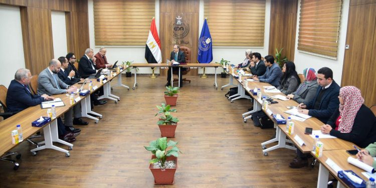 رئيس هيئة الدواء يستقبل ممثلي المجلس التصديري للصناعات الطبية