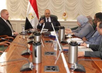 وزير العمل يعقد اجتماعًا للتوسع في تنفيذ “اتفاقية الفحص المهني” مع السعودية