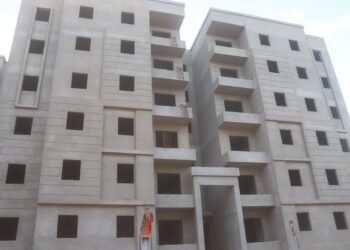 مسئولو “الإسكان” يتفقدون المشروعات السكنية والبنية الأساسية بمدينة العاشر من رمضان