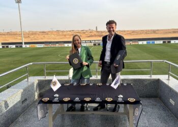 سوبرنوفاس المقدمة من اندرايف توقع شراكة مع رايت تو دريم لتقديم منح كروية بالخارج للأطفال