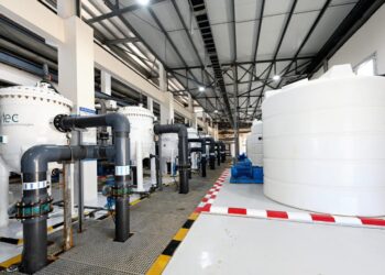 وزير الإسكان يستعرض مشروعات قطاع المرافق وصيانة الشبكات والمحطات بهيئة المجتمعات العمرانية في 2024