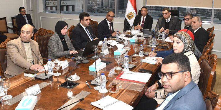 وزير الإسكان ومحافظ السويس يتابعان عدداً من ملفات العمل والمشروعات المشتركة