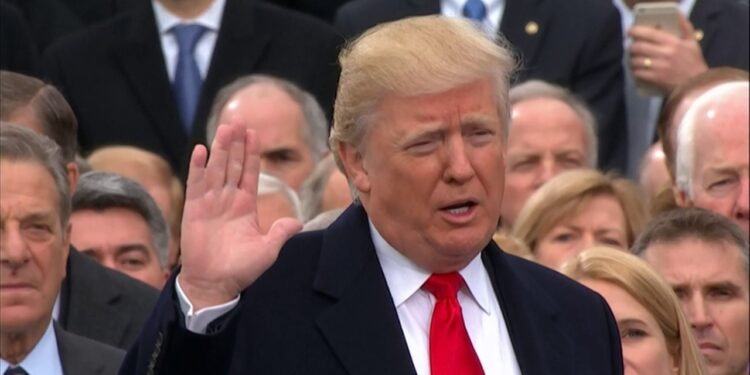 دونالد ترامب يؤدي اليمين الدستورية رئيسا للولايات المتحدة الأمريكية