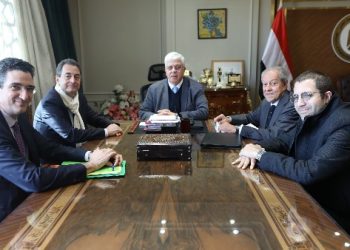 وزير التعليم العالي يبحث تعزيز التعاون مع السفير الفرنسي ورئيس الجامعة الفرنسية بمصر