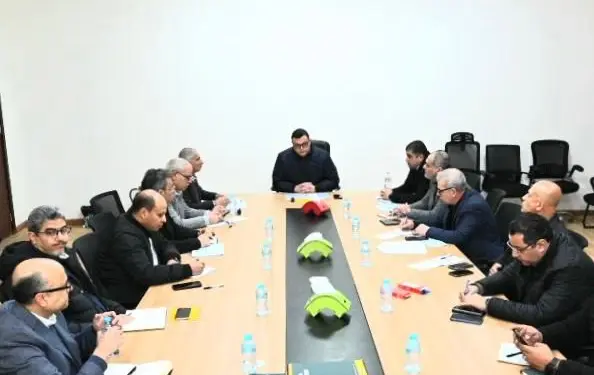 وزير الإسكان يتابع سير العمل ومشروعات مياه الشرب والصرف الصحي والري وشبكات المرافق بالعاصمة الإدارية الجديدة