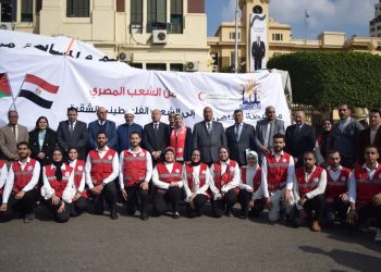 تنفيذًا لتوجهات القيادة السياسية  بمشاركة أيمن العشري.. محافظ القاهرة يطلق قافلة الخير لمساعدة أهالي غزة
