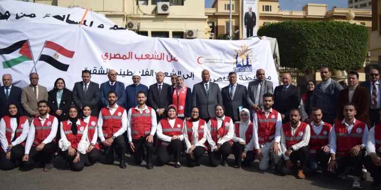 تنفيذًا لتوجهات القيادة السياسية بمشاركة أيمن العشري.. محافظ القاهرة يطلق قافلة الخير لمساعدة أهالي غزة