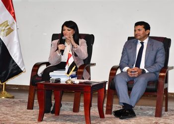 وزير الشباب والرياضة ووزيرة التخطيط يلتقيان شباب مصر في حوار مفتوح