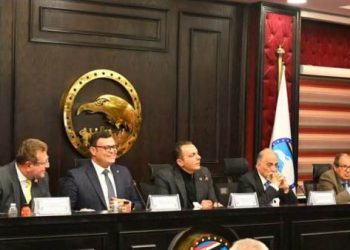 وزير الإسكان يستعرض جهود الوزارة في عدد من الملفات