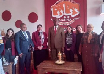 سفير جمهورية الكونغو الديمقراطية بالقاهرة يزور معرض«ديارنا للحرف اليدوية والتراثية»