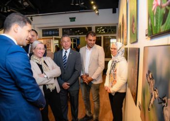 وزيرة البيئة تتفقد المعرض الرابع “لمصوري الطيور البرية في مصر”  بدار الأوبرا المصرية