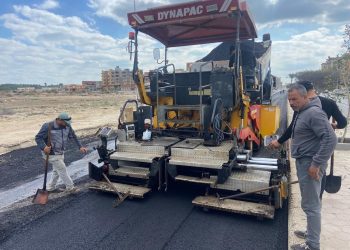 وزير الإسكان يتابع سير العمل بمشروعات رفع كفاءة وتطوير الطرق بعدة مدن جديدة