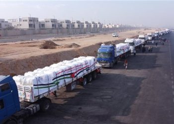 التموين تطلق القافلة 13 للمساعدات الإغاثية العاجلة إلى قطاع غزة