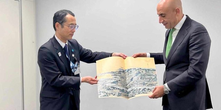 وزير التربية والتعليم يلتقي أعضاء مجلس التعليم في طوكيو لبحث تبادل الخبرات التعليمية