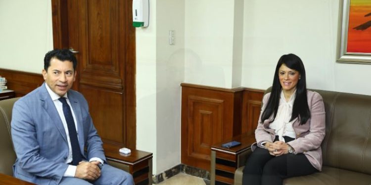 وزيرا التخطيط والشباب والرياضة يناقشان آخر تطورات الاستراتيجية الوطنية للشباب والرياضة