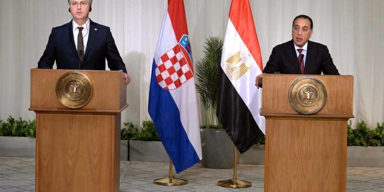 رئيسا وزراء مصر وكرواتيا يشهدان توقيع مذكرة تفاهم للتعاون بين ميناء الإسكندرية” و”هيئة ميناء رييكا”
