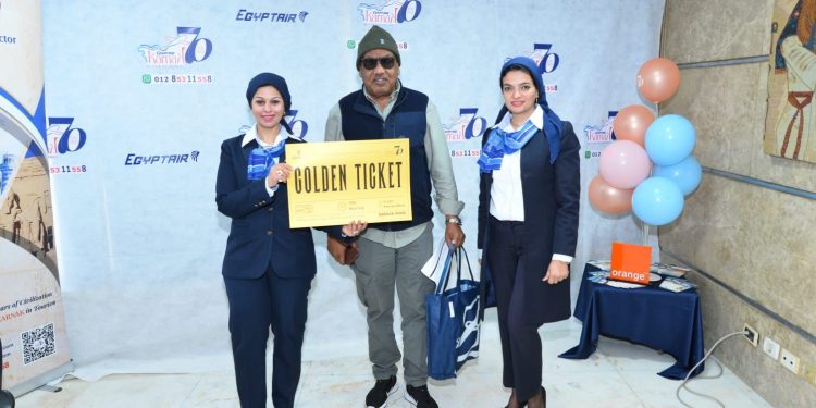 إصدار طوابع تذكارية بمرور ٧٠ عامًا على إنشاء قطاع السياحة بمصر للطيران