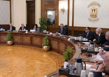 رئيس الوزراء يعقد اجتماعًا مع أعضاء اللجنة الاستشارية للتنمية العمرانية وتصدير العقار