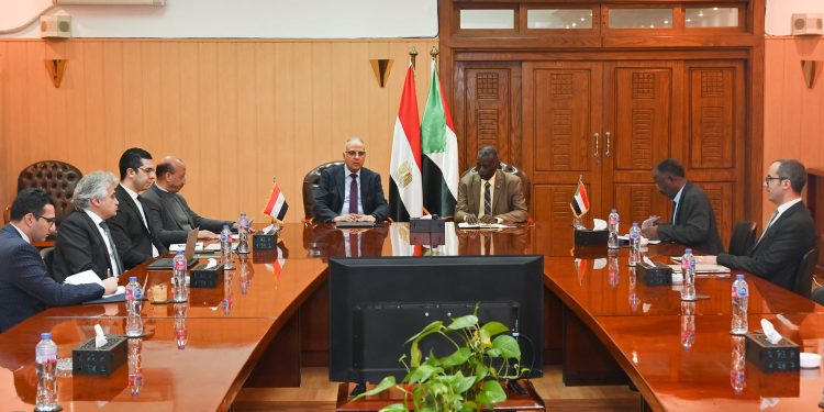 وزيرا الرى المصرى والسودانى:‫ إبقاء قضية السد الإثيوبى الخلافى ضمن الإطار الثلاثى