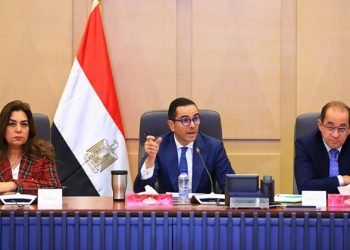 لقاء موسع لوزراء الاستثمار والمالية والتنمية لبحث تطوير الرقابة على الصادرات والواردات