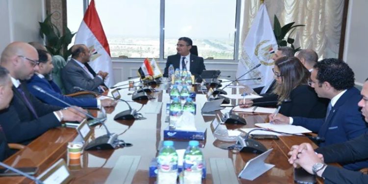 وزير التموين يبحث مع رئيس مجلس ادارة مجموعة بنده السعودية سبل التعاون وتطوير قطاع التجزئة