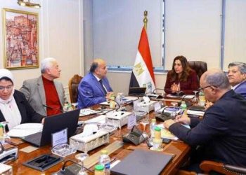 وزيرة التنمية تتابع مستجدات منظومة المخلفات الصلبة بالجيزة مع شركة نهضة مصر للخدمات البيئية